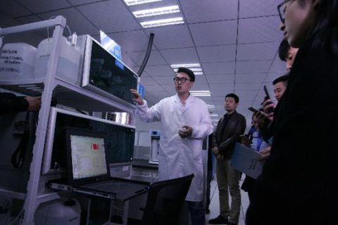 市民走进环境监测实验室 实现实验室与民“零”接触